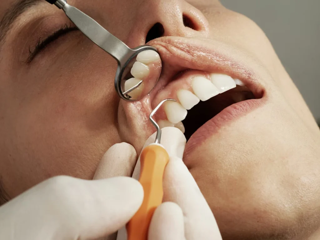 مشروع تجهيز معامل كلية طب الأسنان بجامعة الملك خالد بمدينة أبها